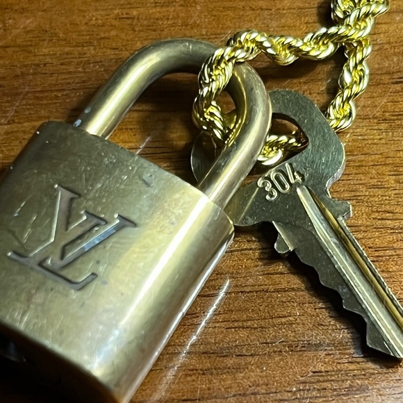 Louis Vuitton Gold Key Pendant Necklace - Picture 4 of 7